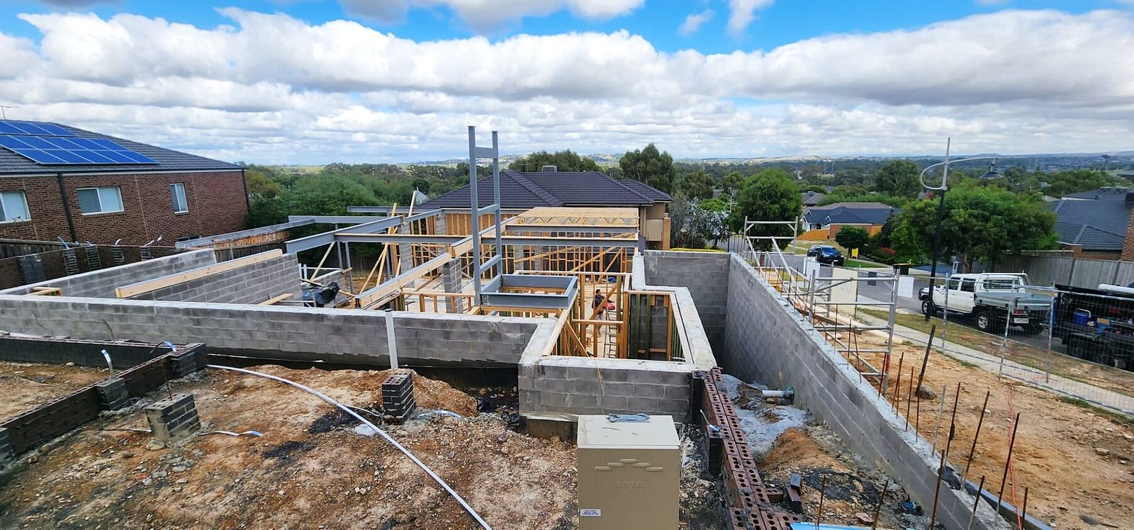 Structural steel columns and timber framing over block base walls on a Doreen custom home - Master Framers